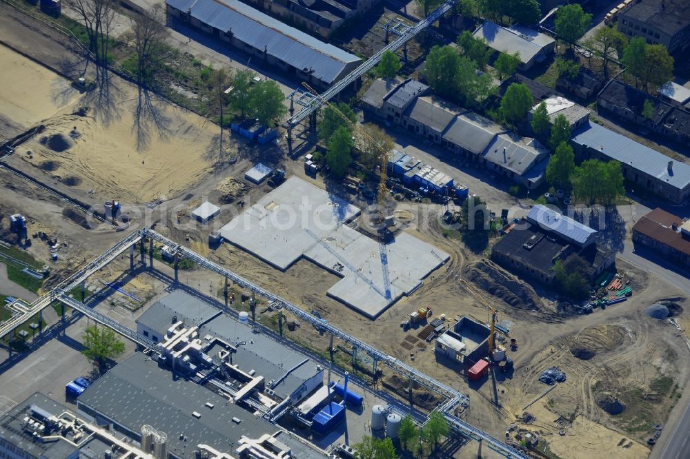 Berlin from above - Construction site on the compound of the block heat and power plant BHKW Adlershof in the Treptow-Koepenick district of Berlin. The underground heavy construction is being completed