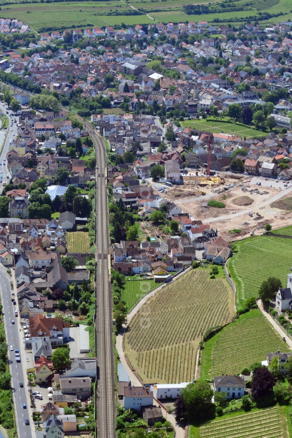 Aerial image Nierstein - Construction site at the location of the former malt factory in the town of Nierstein in the county district of Mainz-Bingen in the state of Rhineland-Palatinate. Originally built as a palace and residence in classicist style, the palace Dalberg - Herding was used as an administrative building an office for the local malt factories. The site is currently refurbished and will be redesigned as a residential compund called Am Schlosspark