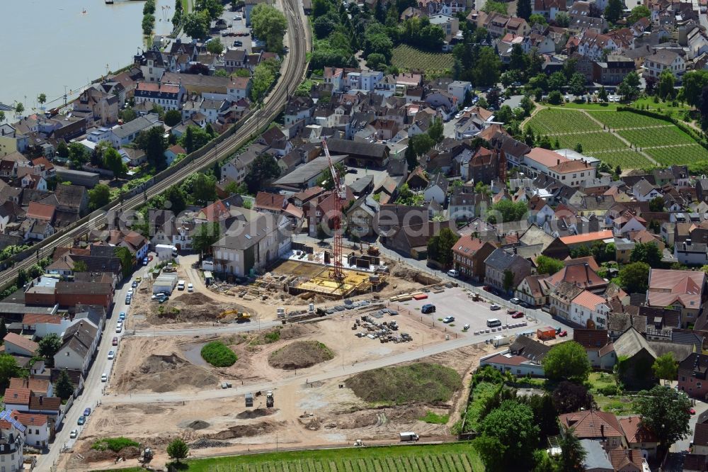 Nierstein from the bird's eye view: Construction site at the location of the former malt factory in the town of Nierstein in the county district of Mainz-Bingen in the state of Rhineland-Palatinate. Originally built as a palace and residence in classicist style, the palace Dalberg - Herding was used as an administrative building an office for the local malt factories. The site is currently refurbished and will be redesigned as a residential compund called Am Schlosspark