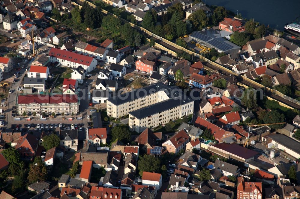 Aerial image Nierstein - Construction site at the location of the former malt factory in the town of Nierstein in the county district of Mainz-Bingen in the state of Rhineland-Palatinate. Originally built as a palace and residence in classicist style, the palace Dalberg - Herding was used as an administrative building an office for the local malt factories. The site is currently refurbished and will be redesigned as a residential compund called Am Schlosspark