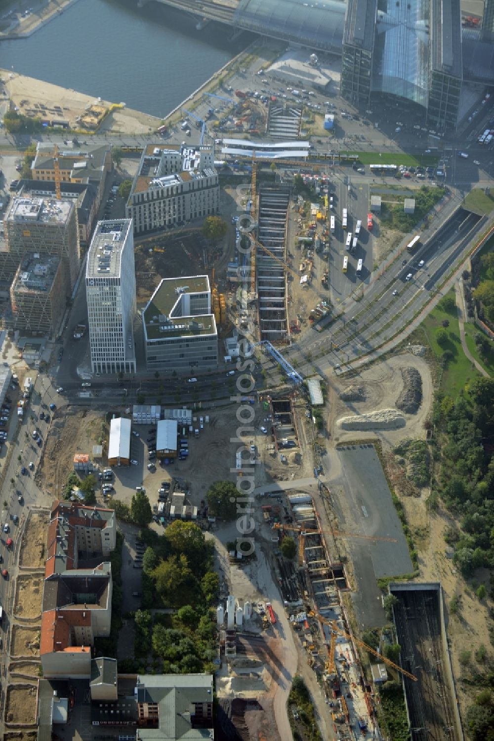 Berlin from the bird's eye view: Construction site for the new Europacity on Heidestrasse in Berlin in Germany. View of the Southern area of the new business and residential quarter. A tunnel for the S 21 rail line is being completed as well