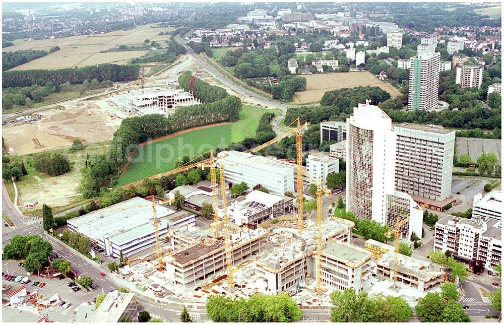 Eschborn from the bird's eye view: 24.07.2004 Blick auf die Baustelle am Gewerbegebiet der HVB Immobilien AG am Eschborner Dreieck in Frankfurt Sossenheim. Beeindruckende Immobilie mit Symbolcharakter. Seit Oktober 2002 realisieren wir als Generalunternehmer für HOCHTIEF Projektentwicklung die Zentrale der EUROHYPO AG. Mit dem Umzug in die neue Firmenzentrale im Frühjahr 2004 wachsen die Hypothekenbanken der Commerzbank, der Deutschen Bank sowie der Dresdner Bank in Eschborn zusammen.