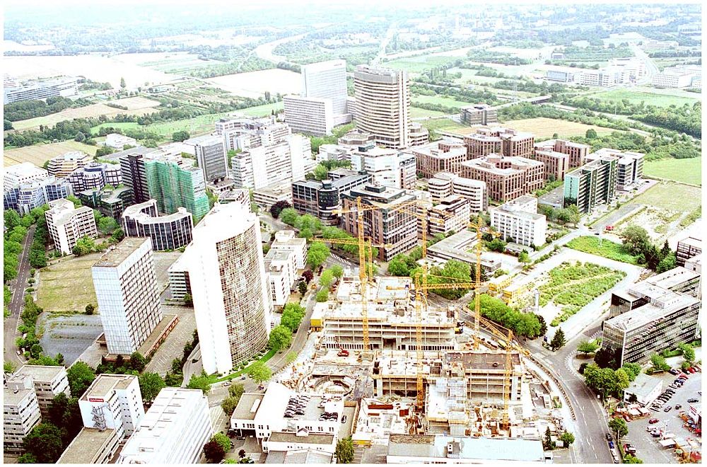 Eschborn from above - 24.07.2004 Blick auf die Baustelle am Gewerbegebiet der HVB Immobilien AG am Eschborner Dreieck in Frankfurt Sossenheim. Beeindruckende Immobilie mit Symbolcharakter. Seit Oktober 2002 realisieren wir als Generalunternehmer für HOCHTIEF Projektentwicklung die Zentrale der EUROHYPO AG. Mit dem Umzug in die neue Firmenzentrale im Frühjahr 2004 wachsen die Hypothekenbanken der Commerzbank, der Deutschen Bank sowie der Dresdner Bank in Eschborn zusammen.