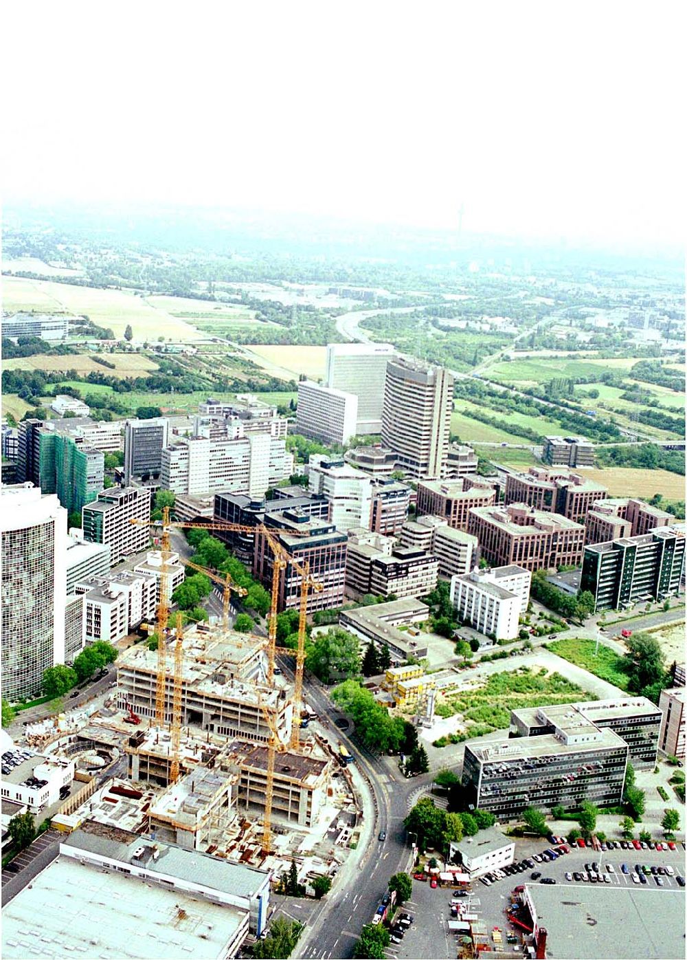 Aerial image Eschborn - 24.07.2004 Blick auf die Baustelle am Gewerbegebiet der HVB Immobilien AG am Eschborner Dreieck in Frankfurt Sossenheim. Beeindruckende Immobilie mit Symbolcharakter. Seit Oktober 2002 realisieren wir als Generalunternehmer für HOCHTIEF Projektentwicklung die Zentrale der EUROHYPO AG. Mit dem Umzug in die neue Firmenzentrale im Frühjahr 2004 wachsen die Hypothekenbanken der Commerzbank, der Deutschen Bank sowie der Dresdner Bank in Eschborn zusammen.