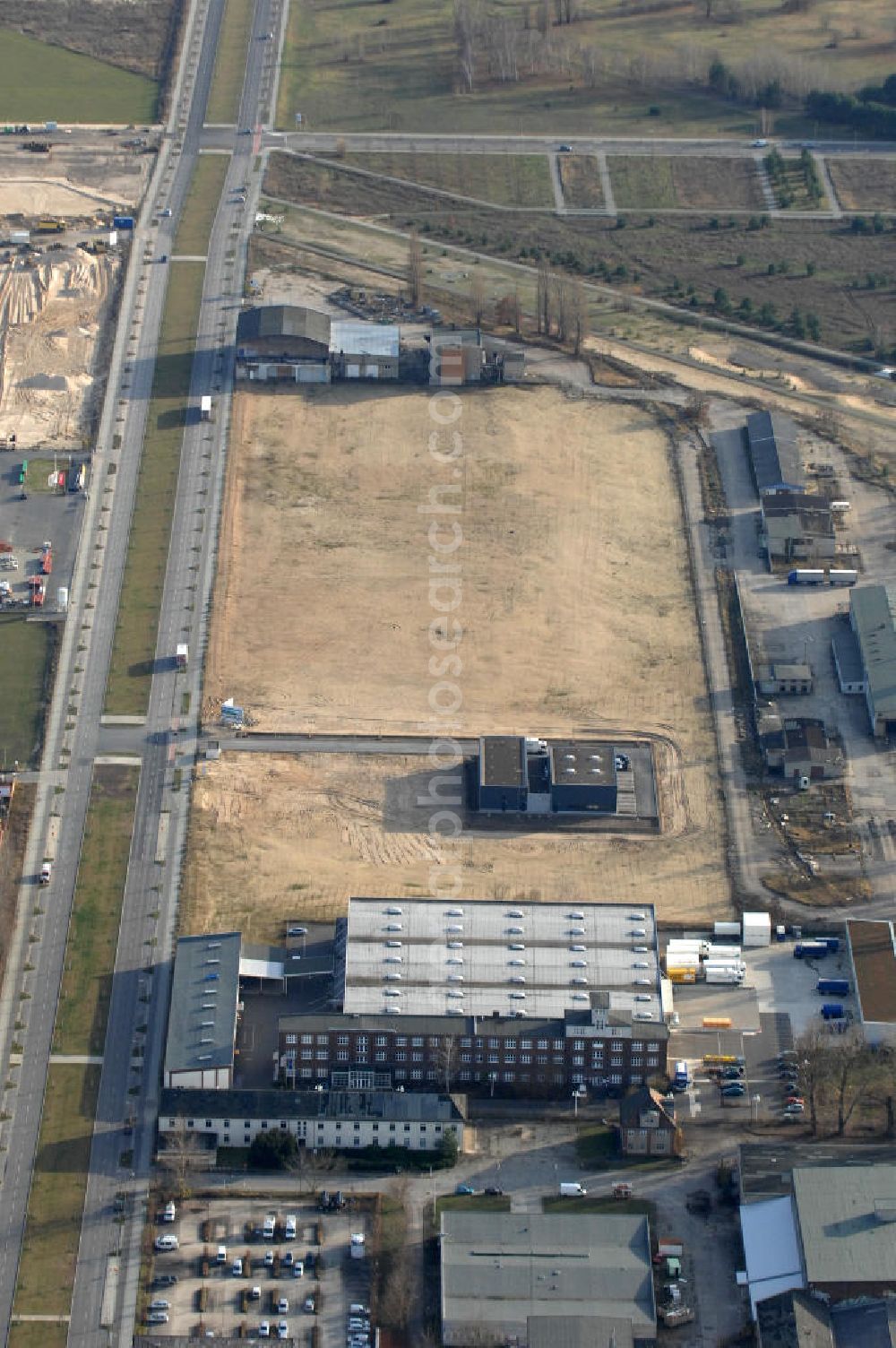 Aerial photograph Berlin - Blick auf den Bau von Hallen und Büroräumen am Groß-Berliner Damm in Berlin-Adlershof. Adlershof ist ein Ortsteil im Bezirk Treptow-Köpenick von Berlin. Im Gewerbepark am Groß-Berliner Damm in unmittelbarer Nähe zum Wirtschafts- und Wissenschaftsstandort Adlershof baut die TLG Immobilien Hallen und Büroräume für produzierendes Gewerbe, Maschinenbauer, Vertriebs-, Großhandel- und Logistikunternehmen. Kontakt: TLG IMMOBILIEN GmbH, Herr Alexan der Meißner, Tel. +49 (030) 24 303 391,