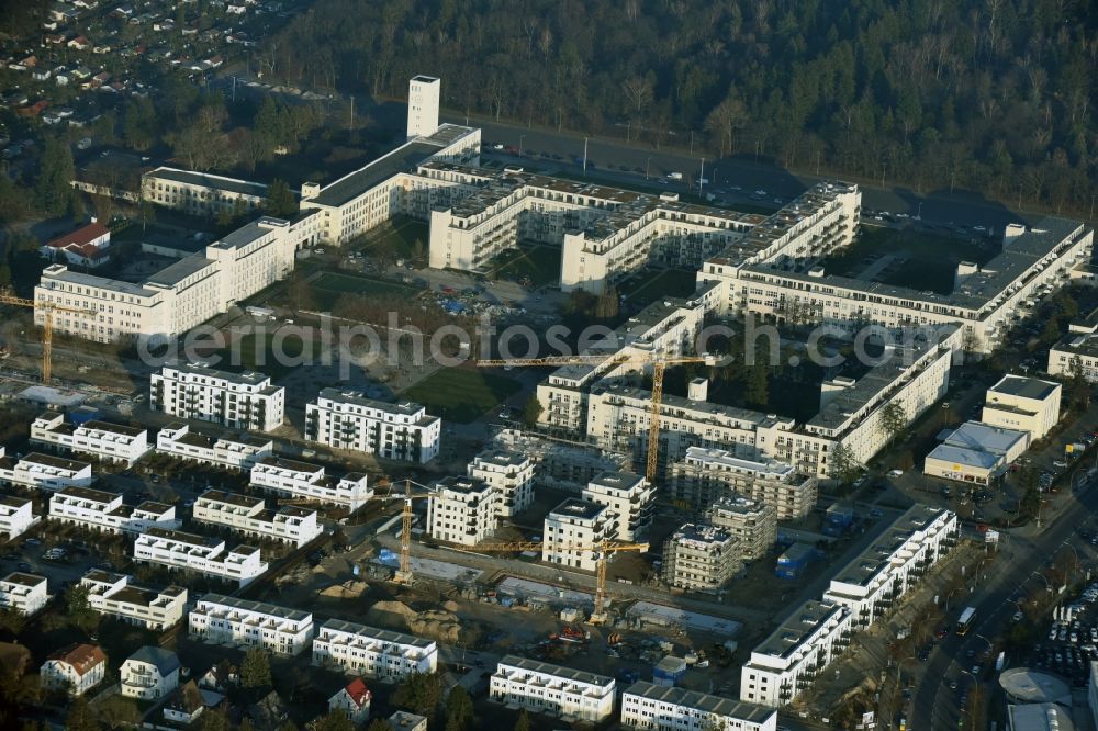 Aerial image Berlin - On the grounds of the former McNair Barracks, site of the U.S. Army Berlin Brigade, currently creates the living area Green Lofts in Monroe Park Berlin. Between the Billy Wilder Promenade and the Harry s Truman Avenue arise in the old barracks buildings high quality loft apartments, apartments, townhouses and penthouses. The Grade II listed building complex is redeveloped ecological-energetic