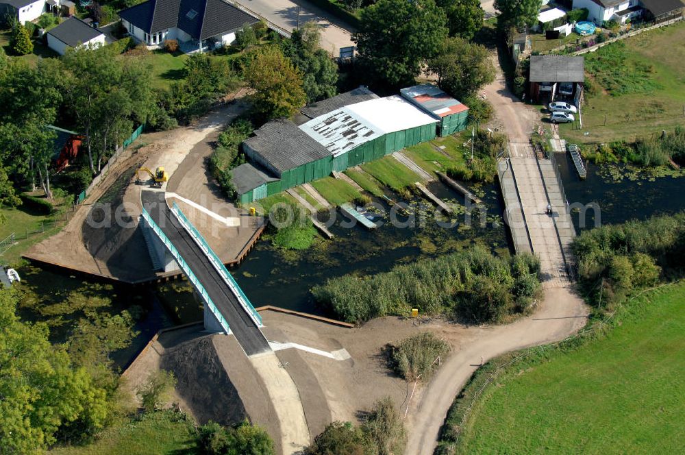 Aerial image Genthin - Blick auf die Baustelle vom Neubau der Hagenbrücke B25. Bis zur Verkehrsfreigabe dient ein Ponton als Umfahrung. Die Brücke überführt den Altenplathower Altkanal bei km 1,670 und ist die einzige Verbindung zur Kanalinsel her. Ein Projekt des WSV: Wasserstraßen-Neubauamt Magdeburg, 39106 Magdeburg, Tel. +49(0)391 535-0, email: wna-magdeburg@wsv.bund.de