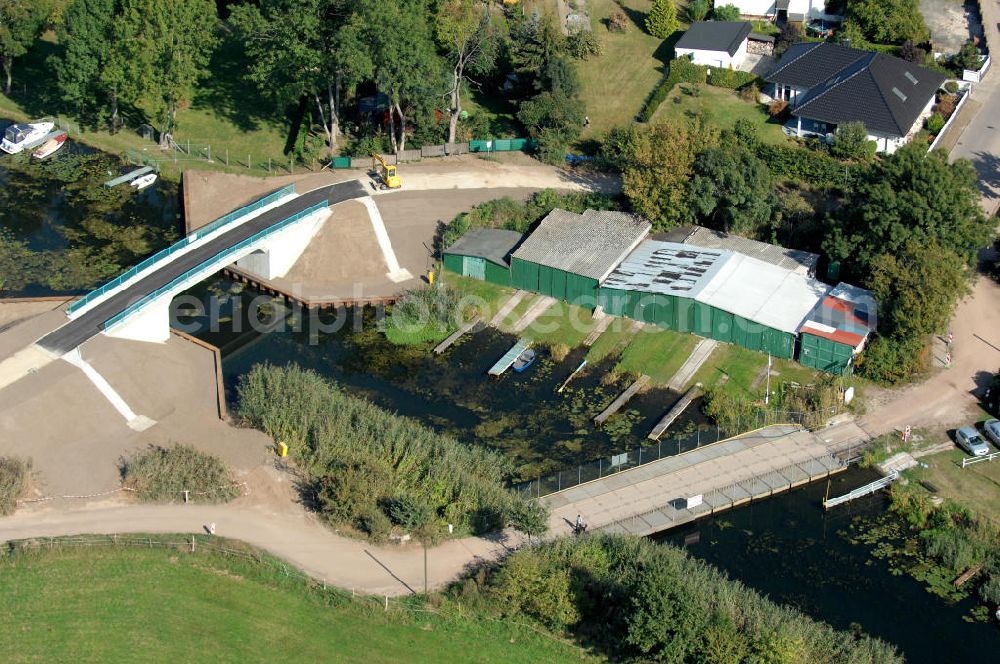 Aerial photograph Genthin - Blick auf die Baustelle vom Neubau der Hagenbrücke B25. Bis zur Verkehrsfreigabe dient ein Ponton als Umfahrung. Die Brücke überführt den Altenplathower Altkanal bei km 1,670 und ist die einzige Verbindung zur Kanalinsel her. Ein Projekt des WSV: Wasserstraßen-Neubauamt Magdeburg, 39106 Magdeburg, Tel. +49(0)391 535-0, email: wna-magdeburg@wsv.bund.de