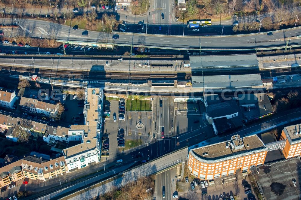 Mülheim an der Ruhr from the bird's eye view: Construction site on track progress and building of the main station of the railway in Muelheim on the Ruhr in the state North Rhine-Westphalia