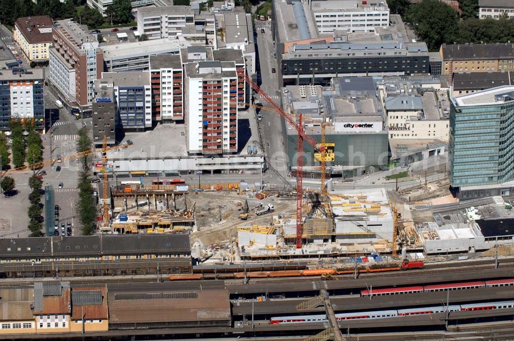 Aerial image Salzburg - Der Salzburger Hauptbahnhof ist wichtigster Bahnhof des Ballungsraumes Salzburg und ein Verkehrsknotenpunkt im Westen Österreichs. Im Rahmen der ÖBB Bahnhofsoffensive wird im Bereich des Bahnhofes gebaut. Salzburg 2007/07/14 The main station in Salzburg is one of the most important stations and junction hrsknotenpunkt in the West of Ausria. Due to a regeneration a building site is near the station.