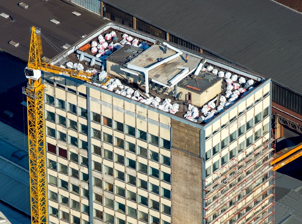 Aerial photograph Oberhausen - Facade work on the site of high-rise building complex of the former Dazzle Oberhausen GmbH in Duisburg street on the former Babcock-complex in Oberhausen in North Rhine-Westphalia. The new owner is the Wolfgang Gerbere equity investor Henley360