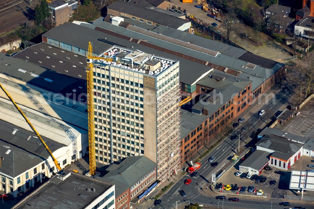 Aerial photograph Oberhausen - Facade work on the site of high-rise building complex of the former Dazzle Oberhausen GmbH in Duisburg street on the former Babcock-complex in Oberhausen in North Rhine-Westphalia. The new owner is the Wolfgang Gerbere equity investor Henley360