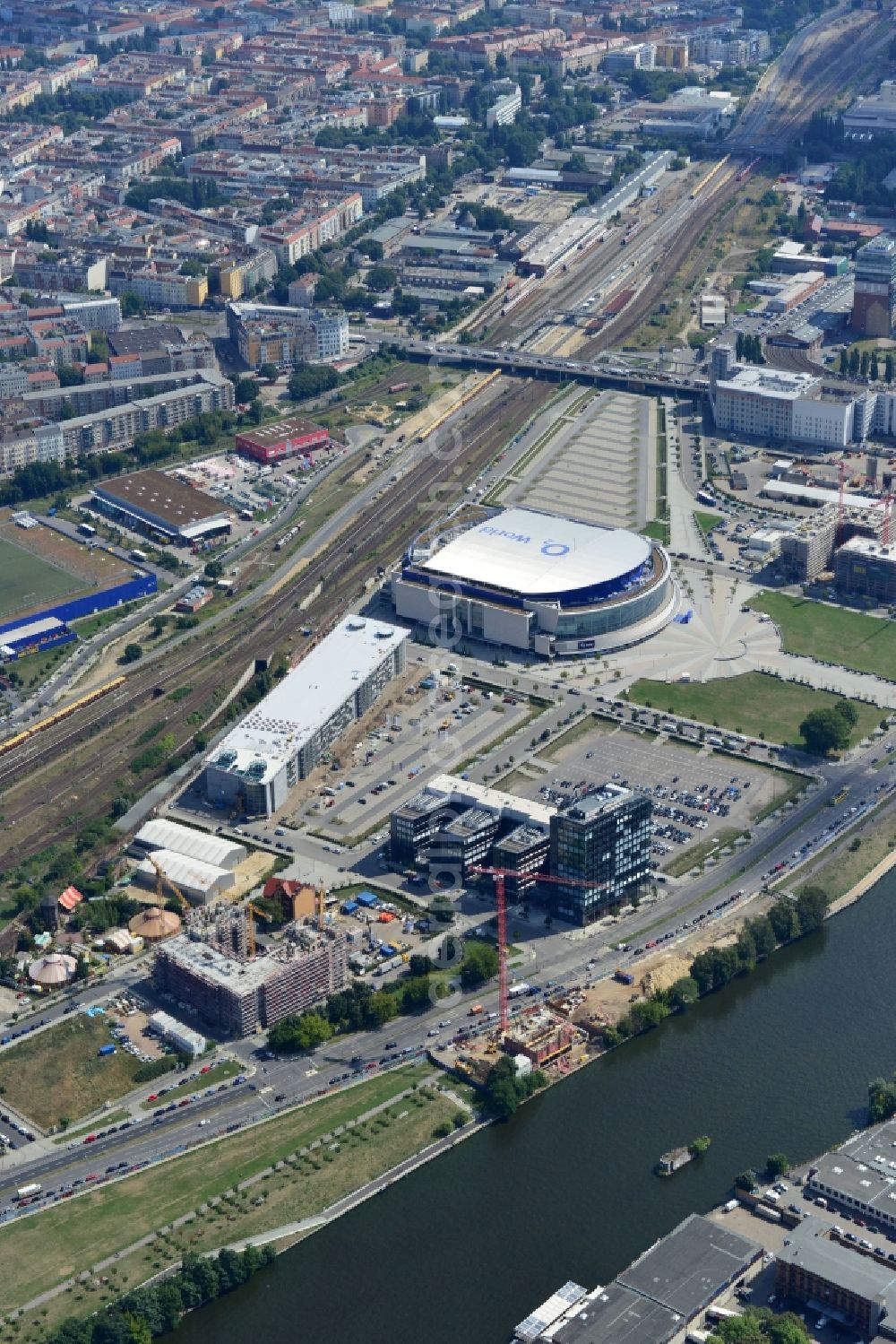 Aerial photograph Berlin - Construction site of Project Living Levels at Muhlenstrasse on the banks of the River Spree in Berlin - Friedrichshain. On the grounds of the Berlin Wall border strip at the EastSideGallery, the company Living Bauhaus is building a futuristic high-rise residential. The real estate service company City & Home GmbH manages the available apartments