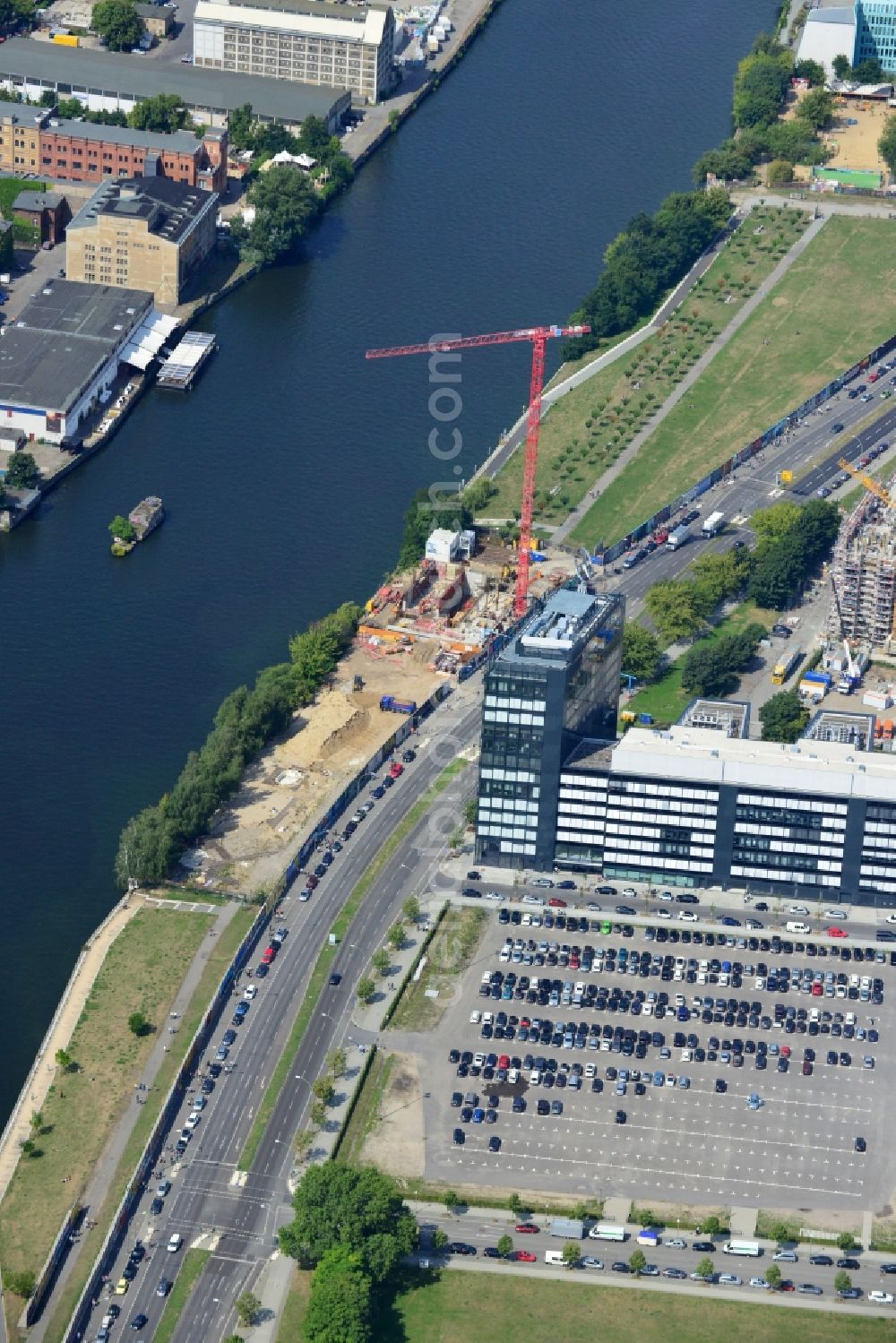 Berlin from the bird's eye view: Construction site of Project Living Levels at Muhlenstrasse on the banks of the River Spree in Berlin - Friedrichshain. On the grounds of the Berlin Wall border strip at the EastSideGallery, the company Living Bauhaus is building a futuristic high-rise residential. The real estate service company City & Home GmbH manages the available apartments