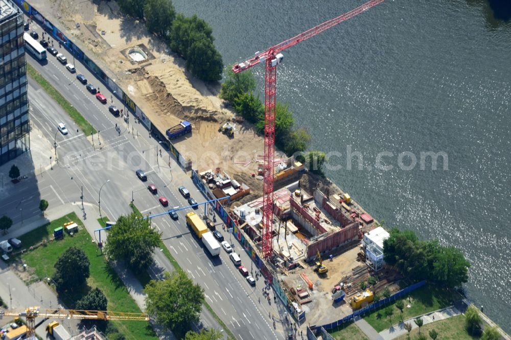 Aerial image Berlin - Construction site of Project Living Levels at Muhlenstrasse on the banks of the River Spree in Berlin - Friedrichshain. On the grounds of the Berlin Wall border strip at the EastSideGallery, the company Living Bauhaus is building a futuristic high-rise residential. The real estate service company City & Home GmbH manages the available apartments