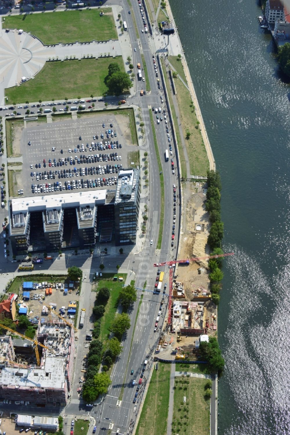 Aerial image Berlin - Construction site of Project Living Levels at Muhlenstrasse on the banks of the River Spree in Berlin - Friedrichshain. On the grounds of the Berlin Wall border strip at the EastSideGallery, the company Living Bauhaus is building a futuristic high-rise residential. The real estate service company City & Home GmbH manages the available apartments