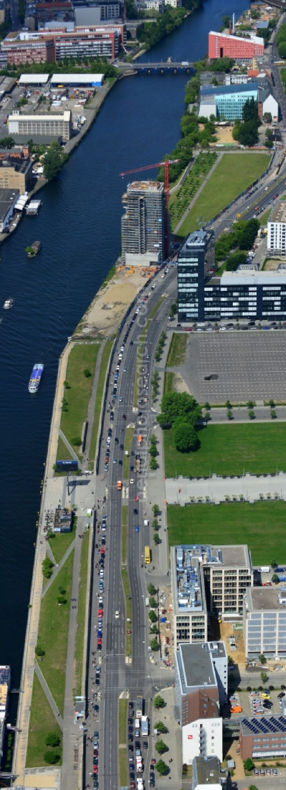 Aerial photograph Berlin - Construction site of Project Living Levels at Muhlenstrasse on the banks of the River Spree in Berlin - Friedrichshain. On the grounds of the Berlin Wall border strip at the EastSideGallery, the company Living Bauhaus is building a futuristic high-rise residential. The real estate service company City & Home GmbH manages the available apartments