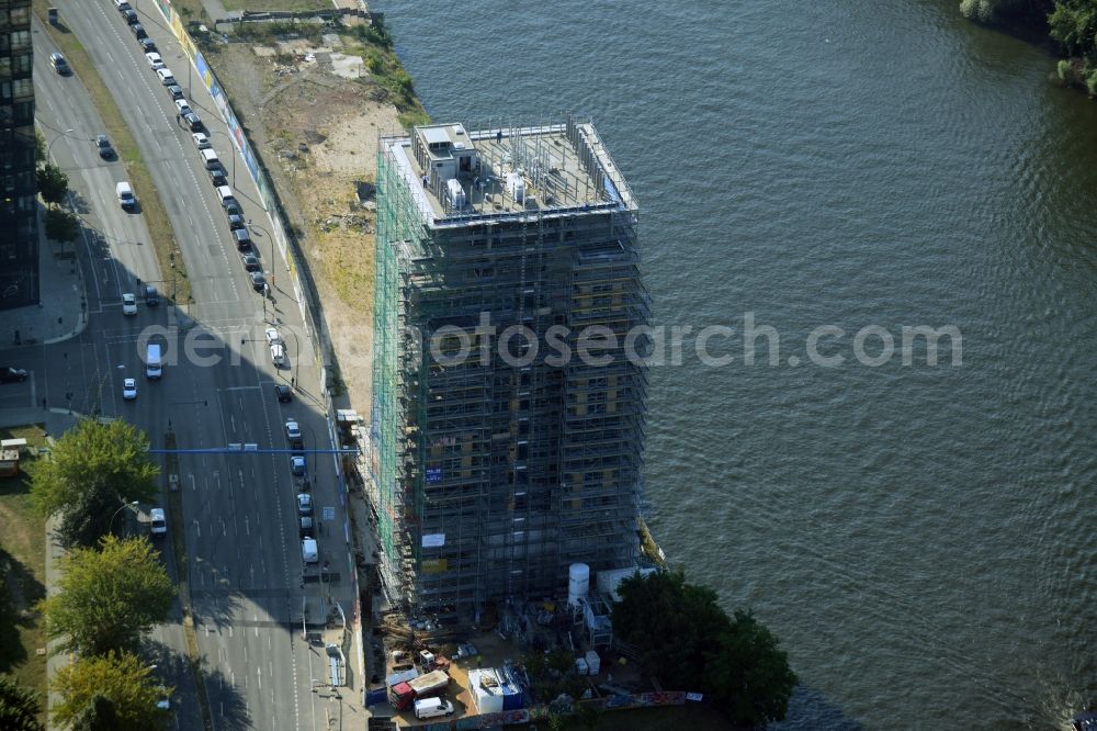 Aerial image Berlin - Construction site of Project Living Levels at Muhlenstrasse on the banks of the River Spree in Berlin - Friedrichshain. On the grounds of the Berlin Wall border strip at the EastSideGallery, the company Living Bauhaus is building a futuristic high-rise residential. The real estate service company City & Home GmbH manages the available apartments