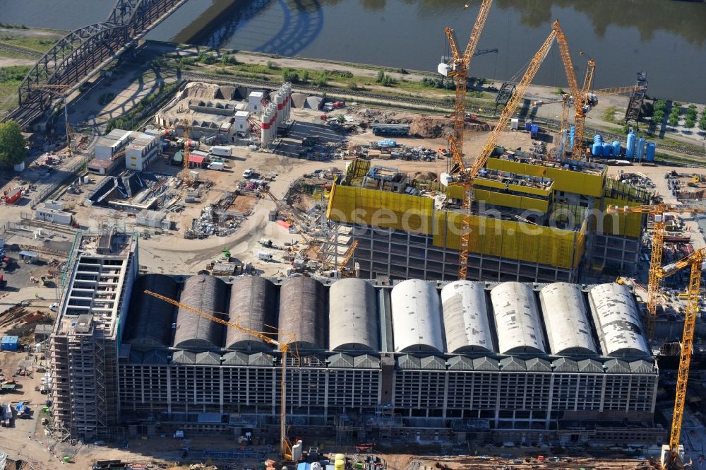 Frankfurt am Main from the bird's eye view: High-rise construction of the twin towers of the ECB's headquarters in Frankfurt / Main in Hesse. The new headquarters of the European Central Bank is a design by the architects of Coop Himmelb (l) au