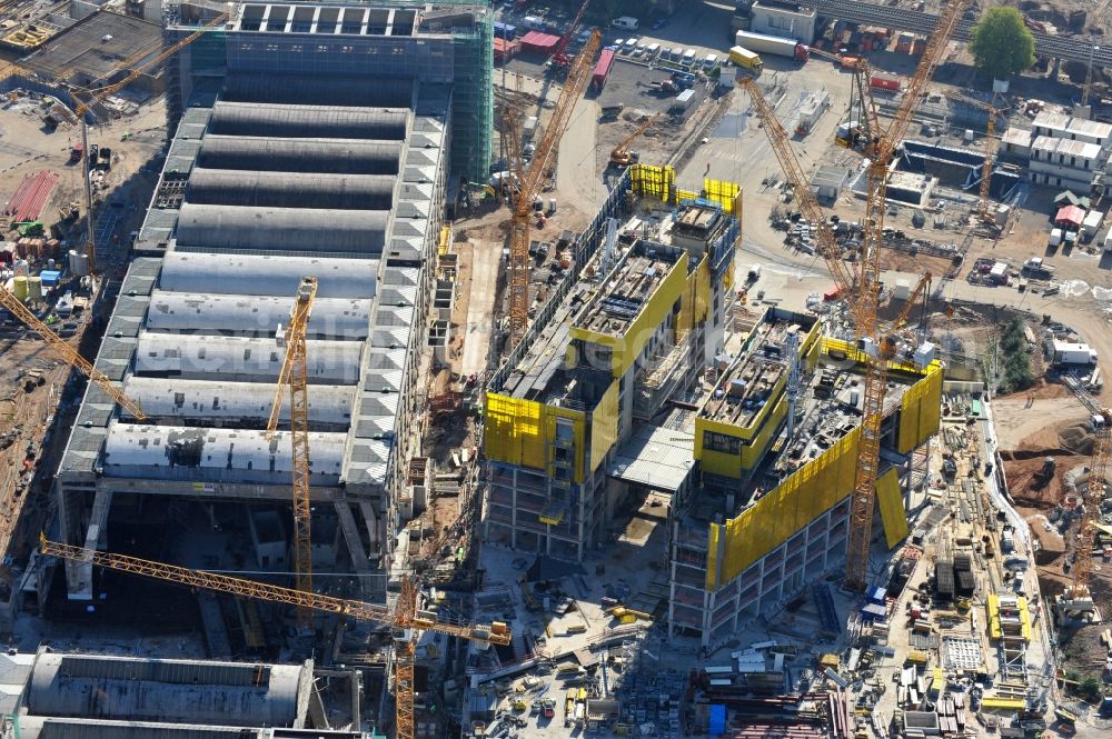 Aerial photograph Frankfurt am Main - High-rise construction of the twin towers of the ECB's headquarters in Frankfurt / Main in Hesse. The new headquarters of the European Central Bank is a design by the architects of Coop Himmelb (l) au