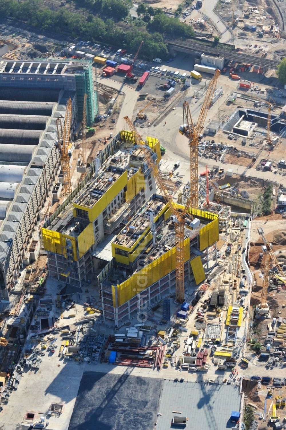 Aerial image Frankfurt am Main - High-rise construction of the twin towers of the ECB's headquarters in Frankfurt / Main in Hesse. The new headquarters of the European Central Bank is a design by the architects of Coop Himmelb (l) au