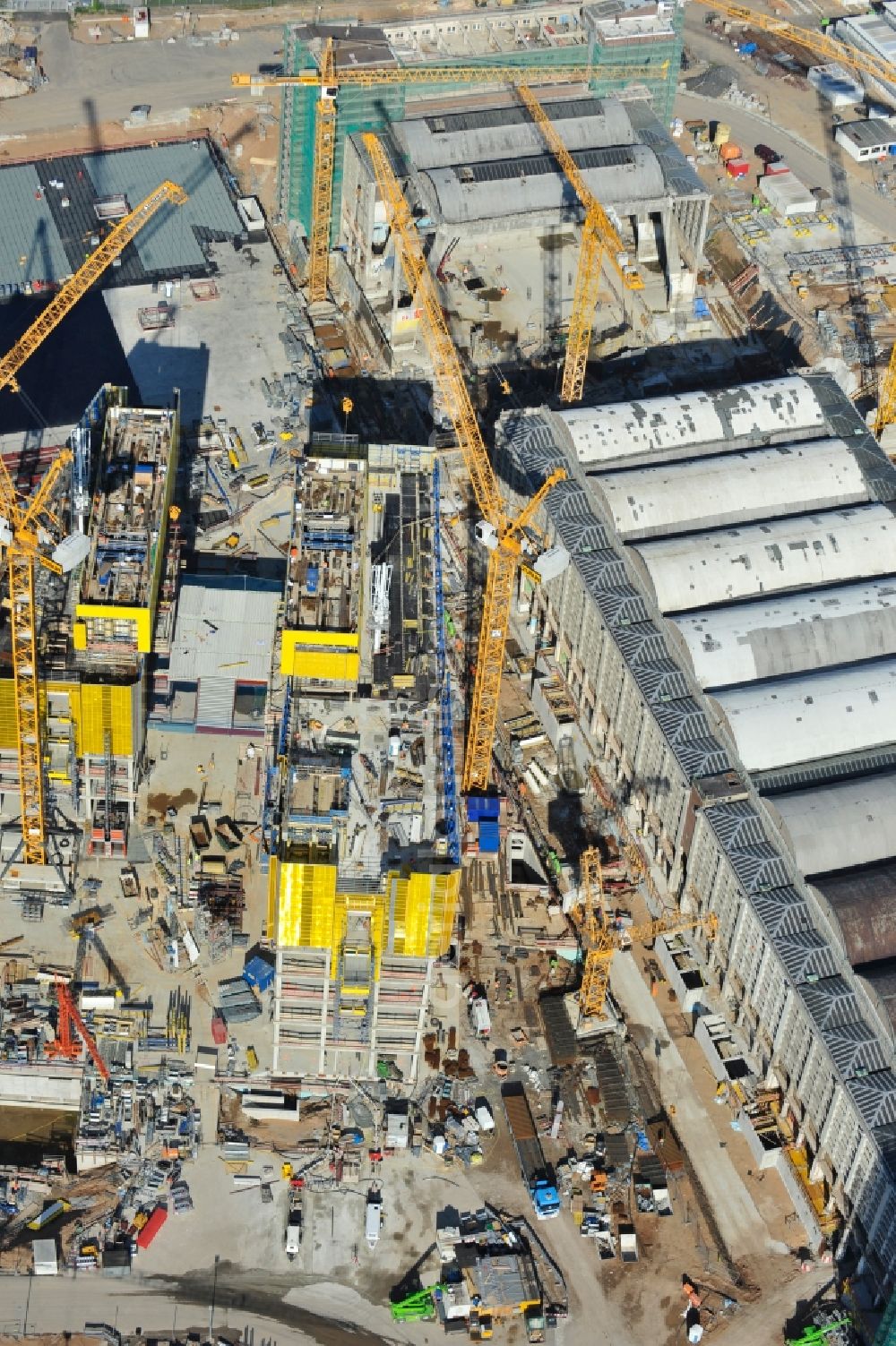 Frankfurt am Main from above - High-rise construction of the twin towers of the ECB's headquarters in Frankfurt / Main in Hesse. The new headquarters of the European Central Bank is a design by the architects of Coop Himmelb (l) au