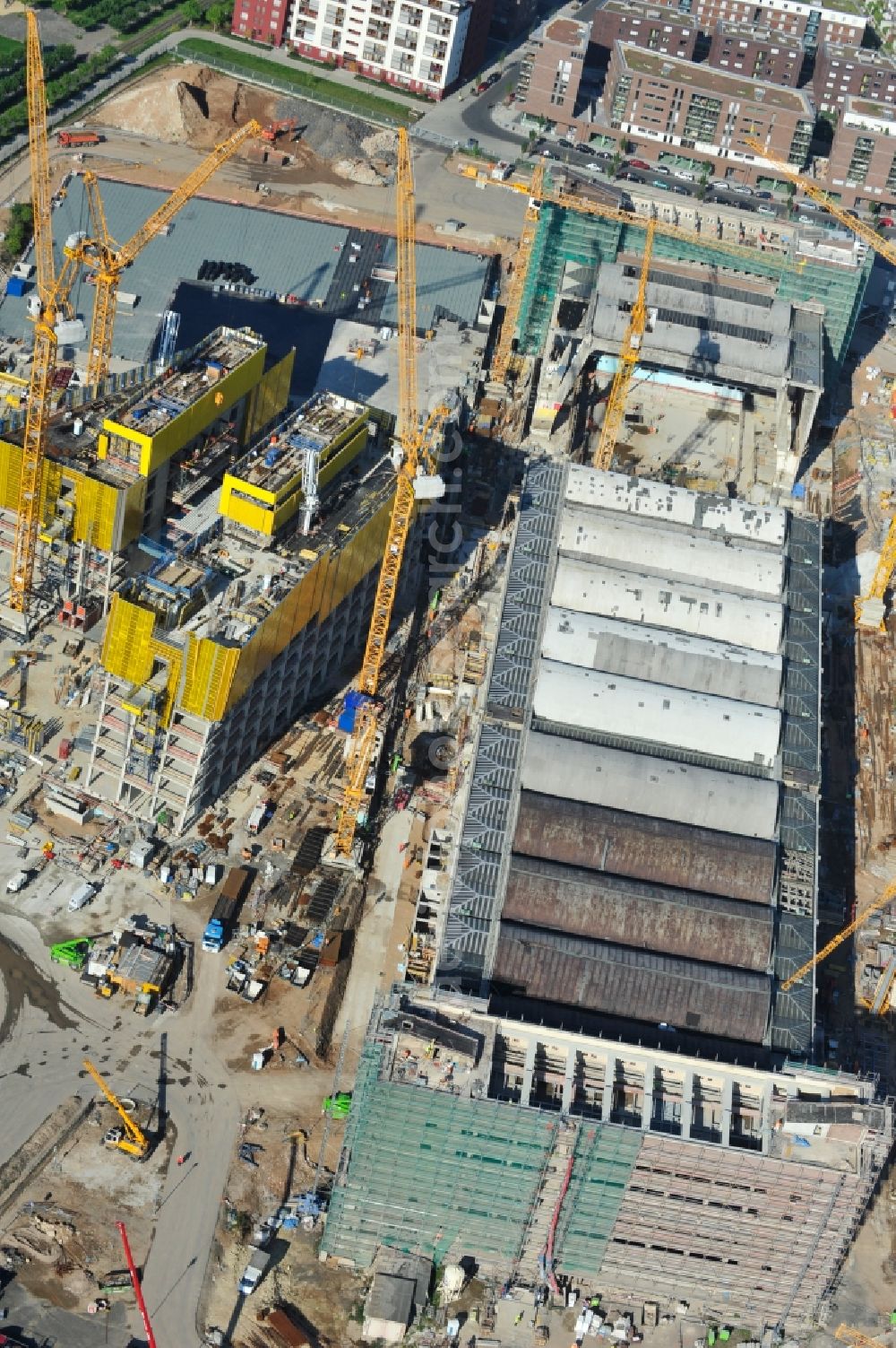 Aerial image Frankfurt am Main - High-rise construction of the twin towers of the ECB's headquarters in Frankfurt / Main in Hesse. The new headquarters of the European Central Bank is a design by the architects of Coop Himmelb (l) au