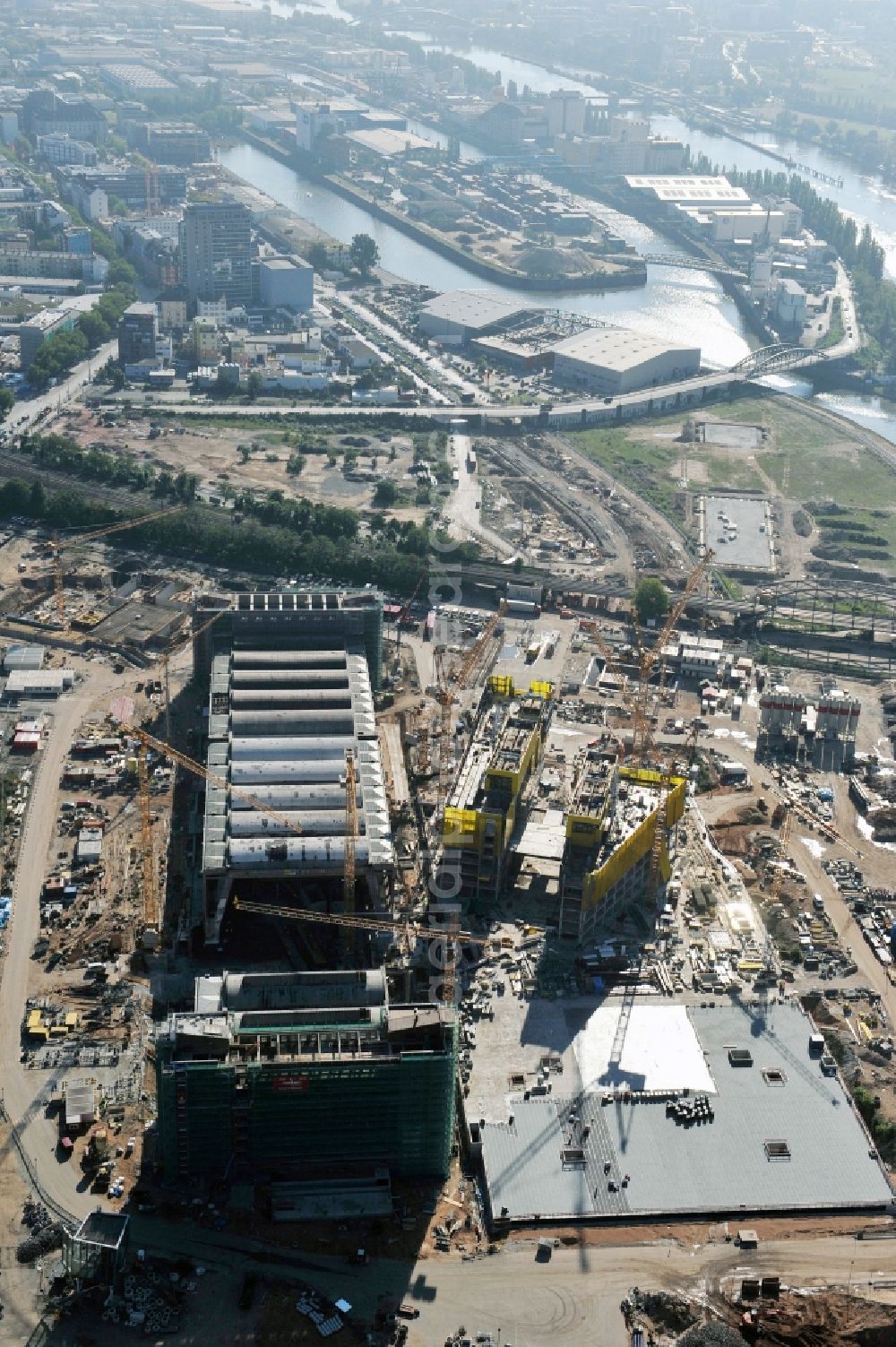 Aerial image Frankfurt am Main - High-rise construction of the twin towers of the ECB's headquarters in Frankfurt / Main in Hesse. The new headquarters of the European Central Bank is a design by the architects of Coop Himmelb (l) au