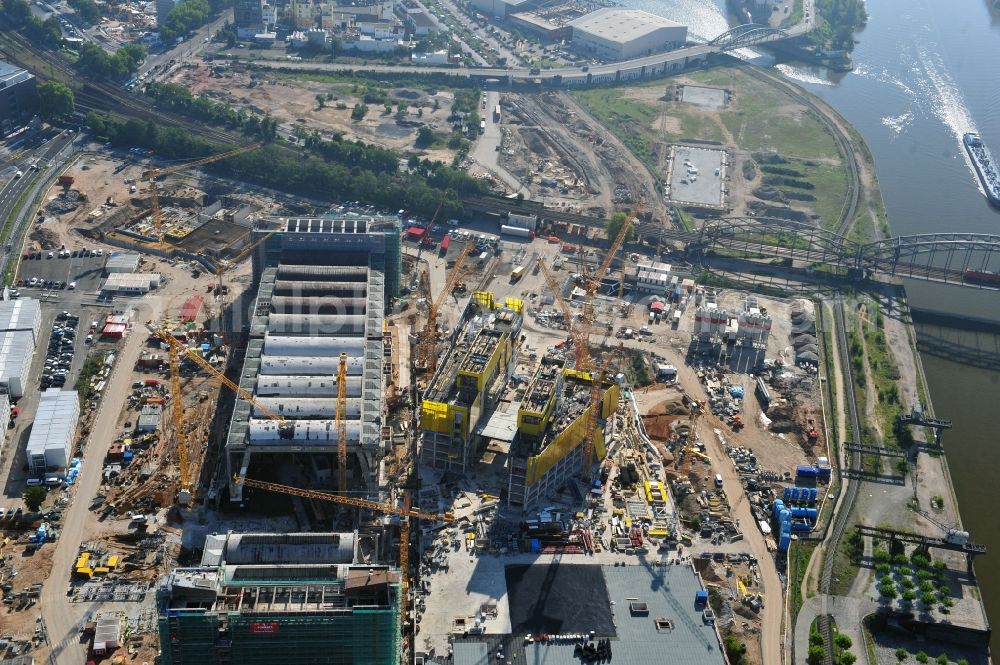 Aerial photograph Frankfurt am Main - High-rise construction of the twin towers of the ECB's headquarters in Frankfurt / Main in Hesse. The new headquarters of the European Central Bank is a design by the architects of Coop Himmelb (l) au