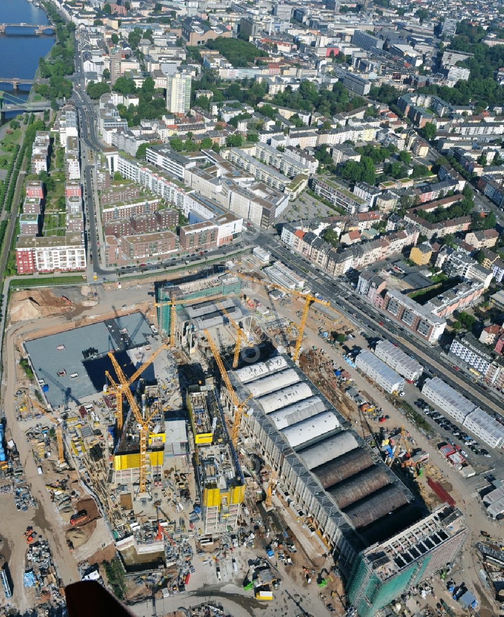 Frankfurt am Main from the bird's eye view: High-rise construction of the twin towers of the ECB's headquarters in Frankfurt / Main in Hesse. The new headquarters of the European Central Bank is a design by the architects of Coop Himmelb (l) au