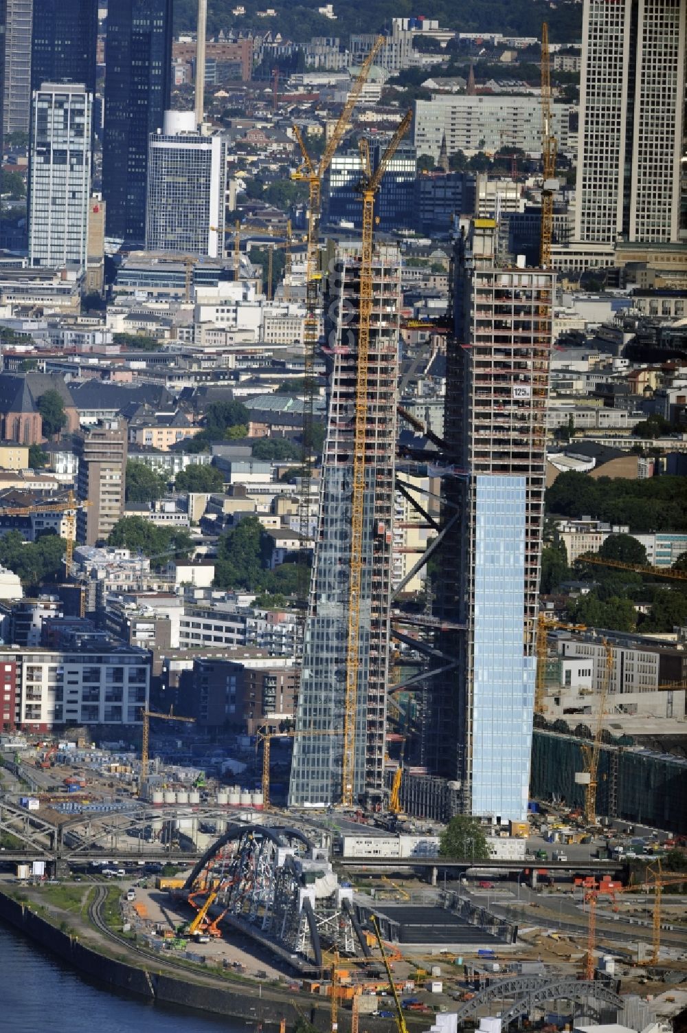 Frankfurt am Main from the bird's eye view: High-rise construction of the twin towers of the ECB's headquarters in Frankfurt / Main in Hesse. The new headquarters of the European Central Bank is a design by the architects of Coop Himmelb (l) au