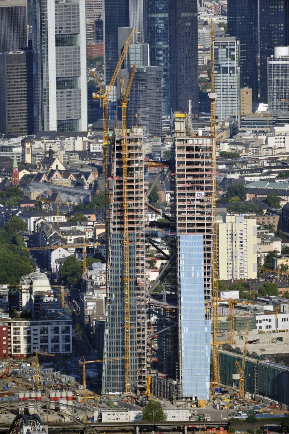 Aerial photograph Frankfurt am Main - High-rise construction of the twin towers of the ECB's headquarters in Frankfurt / Main in Hesse. The new headquarters of the European Central Bank is a design by the architects of Coop Himmelb (l) au