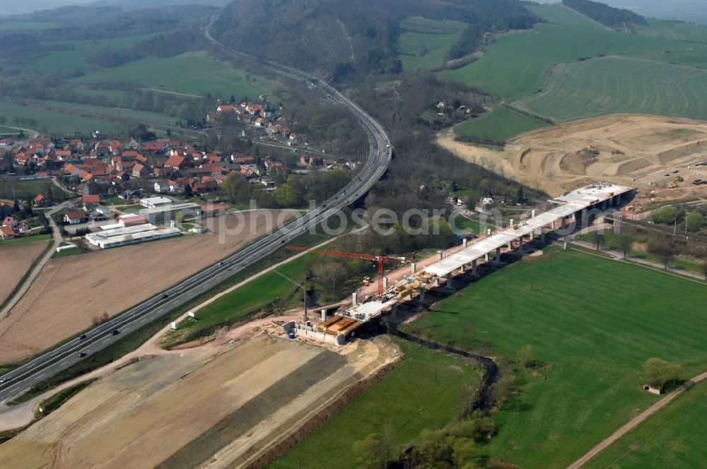 Aerial photograph Sättelstädt - Blick auf die Baustelle der neuen Hörseltalbrücke mit einer Länge von 195 m. Die Brücke ist Teil des Projekt Nordverlegung / Umfahrung Hörselberge der Autobahn E40 / A4 in Thüringen bei Eisenach. Durchgeführt werden die im Zuge dieses Projektes notwendigen Arbeiten unter an derem von den Mitarbeitern der Niederlassung Weimar der EUROVIA Verkehrsbau Union sowie der Niederlassungen Abbruch und Erdbau, Betonstraßenbau, Ingenieurbau und TECO Schallschutz der EUROVIA Beton sowie der DEGES.