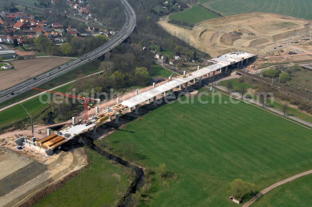 Sättelstädt from the bird's eye view: Blick auf die Baustelle der neuen Hörseltalbrücke mit einer Länge von 195 m. Die Brücke ist Teil des Projekt Nordverlegung / Umfahrung Hörselberge der Autobahn E40 / A4 in Thüringen bei Eisenach. Durchgeführt werden die im Zuge dieses Projektes notwendigen Arbeiten unter an derem von den Mitarbeitern der Niederlassung Weimar der EUROVIA Verkehrsbau Union sowie der Niederlassungen Abbruch und Erdbau, Betonstraßenbau, Ingenieurbau und TECO Schallschutz der EUROVIA Beton sowie der DEGES.