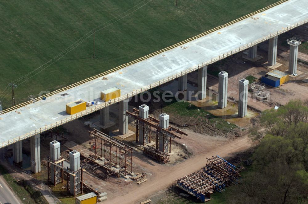 Aerial image Sättelstädt - Blick auf die Baustelle der neuen Hörseltalbrücke mit einer Länge von 195 m. Die Brücke ist Teil des Projekt Nordverlegung / Umfahrung Hörselberge der Autobahn E40 / A4 in Thüringen bei Eisenach. Durchgeführt werden die im Zuge dieses Projektes notwendigen Arbeiten unter an derem von den Mitarbeitern der Niederlassung Weimar der EUROVIA Verkehrsbau Union sowie der Niederlassungen Abbruch und Erdbau, Betonstraßenbau, Ingenieurbau und TECO Schallschutz der EUROVIA Beton sowie der DEGES.