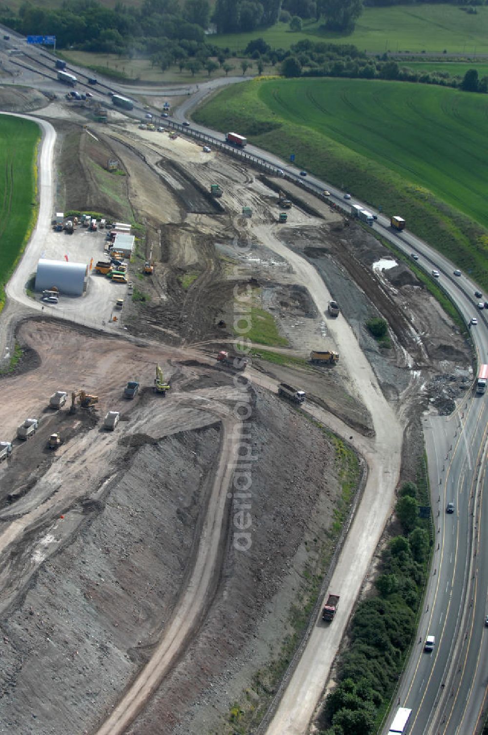 Göschwitz bei Jena from above - Blick auf die Baustelle der Autobahnverlegung Europastrasse E40 A4 bei Jena im Bereich des Jagdbergtunnels. Bauherr: DEGES (Deutsche Einheit Fernstraßenplanungs- und bau GmbH, Berlin), Bauausführung: ARGE: Baresel, Beton und Monierbau, Kirchhoff Leipzig Ausführungsplanung: Bauzeit: 2008 - 2012 View of the construction site chase mountain highway tunnel laying E40 European highway A4 at Jena.