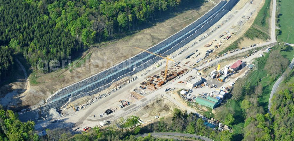 Jena from above - Blick auf die Baustelle der Autobahnverlegung Europastrasse E40 A4 bei Jena im Bereich des Jagdbergtunnels. Bauherr: DEGES (Deutsche Einheit Fernstraßenplanungs- und bau GmbH, Berlin), Bauausführung: ARGE: Baresel, Beton und Monierbau, Kirchhoff Leipzig Ausführungsplanung: Bauzeit: 2008 - 2012 View of the construction site chase mountain highway tunnel laying E40 European highway A4 at Jena.