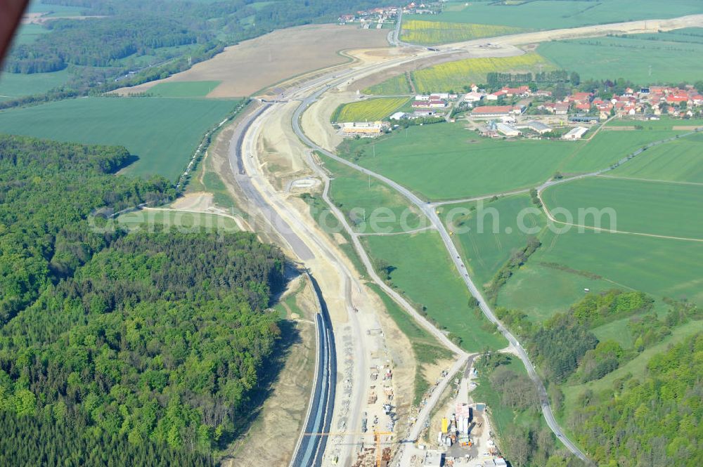 Jena from above - Blick auf die Baustelle der Autobahnverlegung Europastrasse E40 A4 bei Jena im Bereich des Jagdbergtunnels. Bauherr: DEGES (Deutsche Einheit Fernstraßenplanungs- und bau GmbH, Berlin), Bauausführung: ARGE: Baresel, Beton und Monierbau, Kirchhoff Leipzig Ausführungsplanung: Bauzeit: 2008 - 2012 View of the construction site chase mountain highway tunnel laying E40 European highway A4 at Jena.