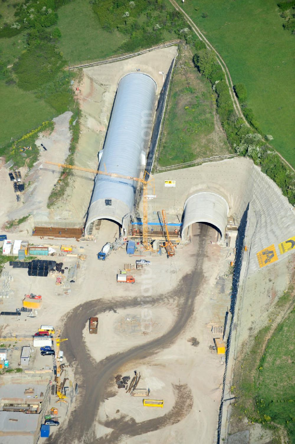 Aerial image Jena - Blick auf die Baustelle der Autobahnverlegung Europastrasse E40 A4 bei Jena im Bereich des Jagdbergtunnels. Bauherr: DEGES (Deutsche Einheit Fernstraßenplanungs- und bau GmbH, Berlin), Bauausführung: ARGE: Baresel, Beton und Monierbau, Kirchhoff Leipzig Ausführungsplanung: Bauzeit: 2008 - 2012 View of the construction site chase mountain highway tunnel laying E40 European highway A4 at Jena.