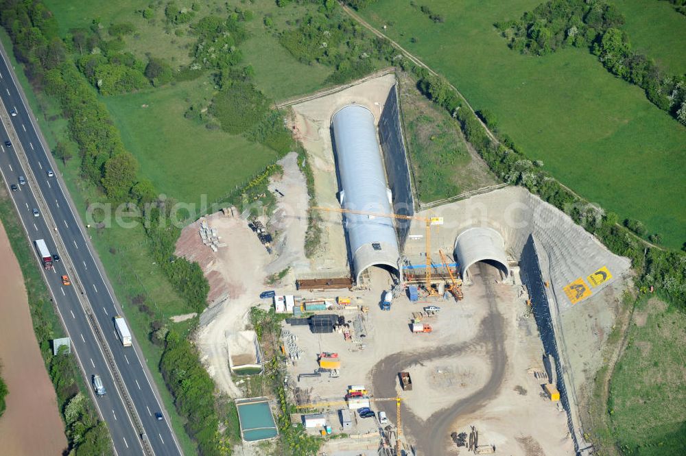 Jena from above - Blick auf die Baustelle der Autobahnverlegung Europastrasse E40 A4 bei Jena im Bereich des Jagdbergtunnels. Bauherr: DEGES (Deutsche Einheit Fernstraßenplanungs- und bau GmbH, Berlin), Bauausführung: ARGE: Baresel, Beton und Monierbau, Kirchhoff Leipzig Ausführungsplanung: Bauzeit: 2008 - 2012 View of the construction site chase mountain highway tunnel laying E40 European highway A4 at Jena.