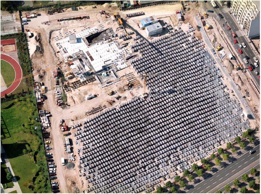 Aerial image Berlin - 03.09.2004, Berlin - MitteBaustelle Jüdisches Ehrendenkmal am Brandenburger Tor,Stiftung Denkmal für die ermordeten Juden Europas