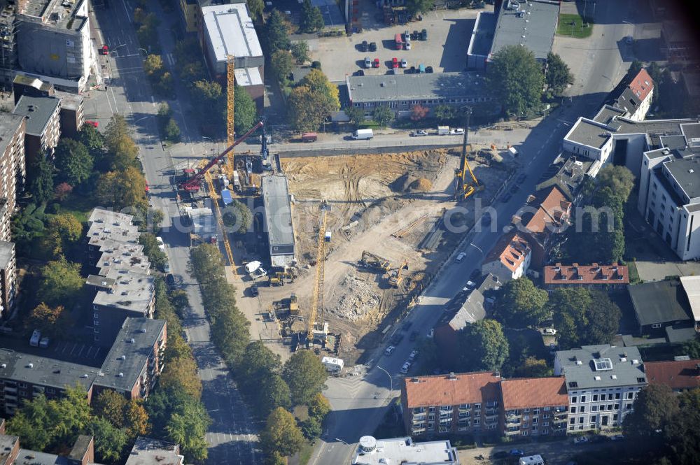 Aerial photograph Hamburg - Blick auf die Baustelle des Jessenquartier in Hamburger Stadtteil Altona. Die cds Wohnbau Hamburg GmbH hat hier ein Verwaltungsgebäude aus den 1960er Jahren abgerissen und errichtet nun an diesem Standort soll ein vier- bis sechsgeschossiger Wohnneubau mit einem großzügigen Innenhof. Insgesamt sollen 162 neue Wohnungen errichtet werden. View of the construction site of the Jesse Quarter in Hamburg's Altona district. The housing should cds Hamburg GmbH has here an administrative building from the 1960s demolished and is now built on that site, a four-to six-story residential building with a spacious courtyard.