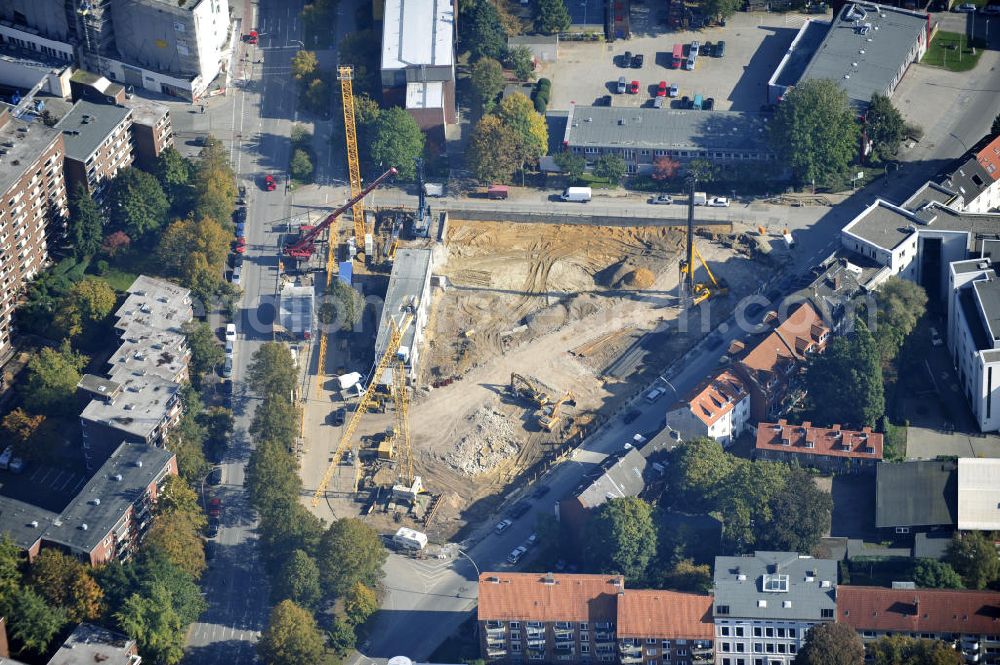 Hamburg from the bird's eye view: Blick auf die Baustelle des Jessenquartier in Hamburger Stadtteil Altona. Die cds Wohnbau Hamburg GmbH hat hier ein Verwaltungsgebäude aus den 1960er Jahren abgerissen und errichtet nun an diesem Standort soll ein vier- bis sechsgeschossiger Wohnneubau mit einem großzügigen Innenhof. Insgesamt sollen 162 neue Wohnungen errichtet werden. View of the construction site of the Jesse Quarter in Hamburg's Altona district. The housing should cds Hamburg GmbH has here an administrative building from the 1960s demolished and is now built on that site, a four-to six-story residential building with a spacious courtyard.