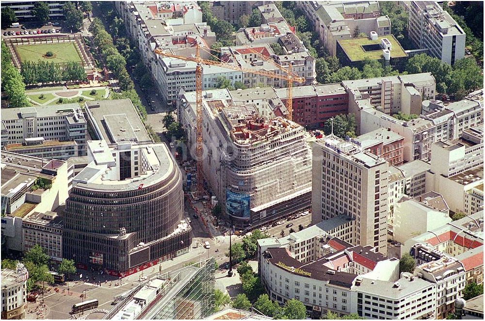 Berlin from above - 23.07.2004 Baustelle am Joachimstaler Platz Berlin Charlottenburg im Vordergrund das neue Kranzler Eck und Kudammeck dahinter die Baustelle von C&A in der Augsburger Strasse