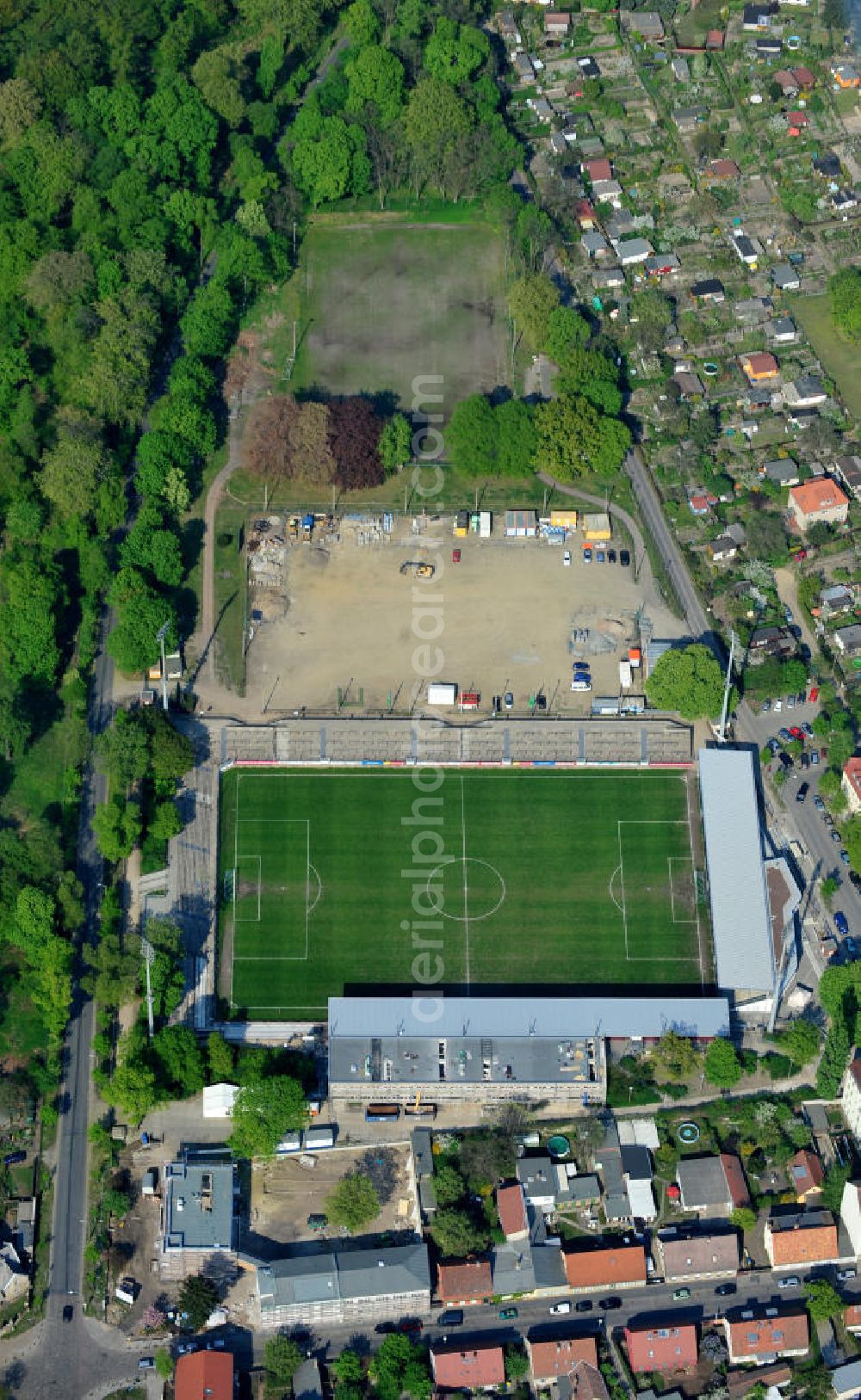 Aerial image Potsdam-Babelsberg - Baustelle vom Umbau des Karl-Liebknecht-Stadion in Babelsberg. Das Fußball-Stadion ist Heimspielstätte des SV Babelsberg 03 und des 1. FFC Rurbine Potsdam. Construction site of the rebuilding of the Stadium Karl-Liebknecht in Babelsberg.