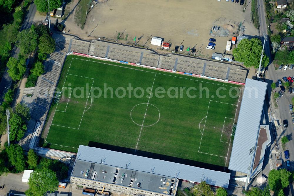 Aerial photograph Potsdam-Babelsberg - Baustelle vom Umbau des Karl-Liebknecht-Stadion in Babelsberg. Das Fußball-Stadion ist Heimspielstätte des SV Babelsberg 03 und des 1. FFC Rurbine Potsdam. Construction site of the rebuilding of the Stadium Karl-Liebknecht in Babelsberg.