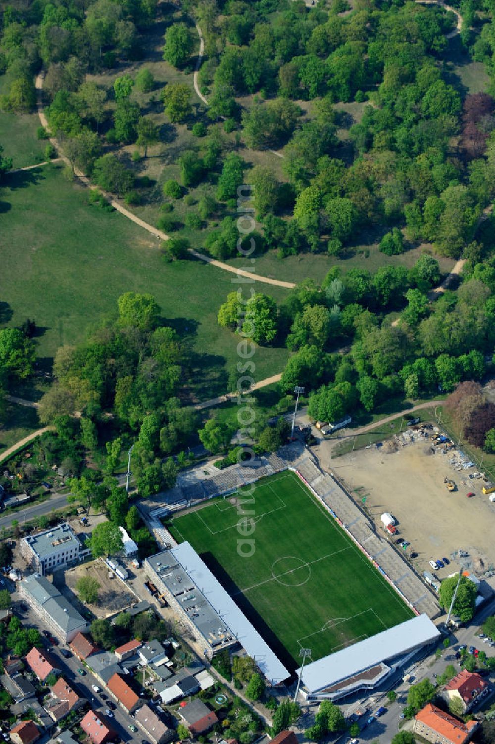 Aerial image Potsdam-Babelsberg - Baustelle vom Umbau des Karl-Liebknecht-Stadion in Babelsberg. Das Fußball-Stadion ist Heimspielstätte des SV Babelsberg 03 und des 1. FFC Rurbine Potsdam. Construction site of the rebuilding of the Stadium Karl-Liebknecht in Babelsberg.