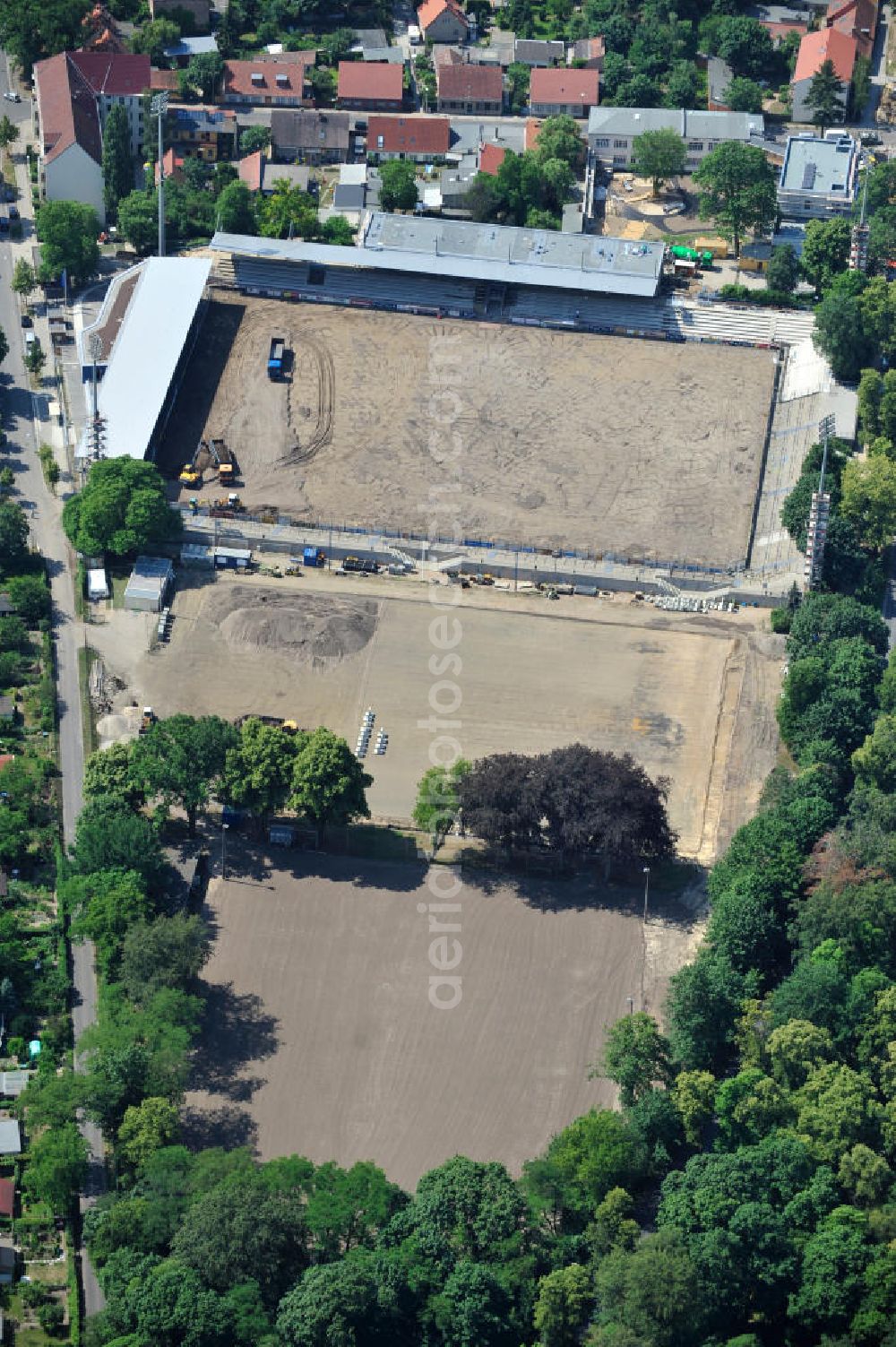 Aerial photograph Potsdam Babelsberg - Baustelle vom Umbau des Karl-Liebknecht-Stadion in Babelsberg. Das Fußball-Stadion ist Heimspielstätte des SV Babelsberg 03 und des 1. FFC Rurbine Potsdam. Construction site of the rebuilding of the Stadium Karl-Liebknecht in Babelsberg.