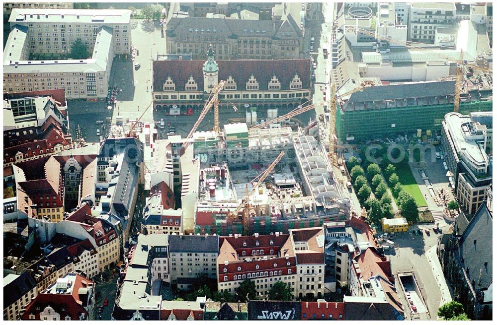 Aerial image Leipzig - 27.05.2002 Leipzig / Sachsen, Blick auf die Baustelle Kaufhaus Bräuninger für den Geschäfts- und Bürokomplex der Unternehmensgruppe Stoffel am Alten Markt, nördlich vom Leipziger Hauptbahnhof