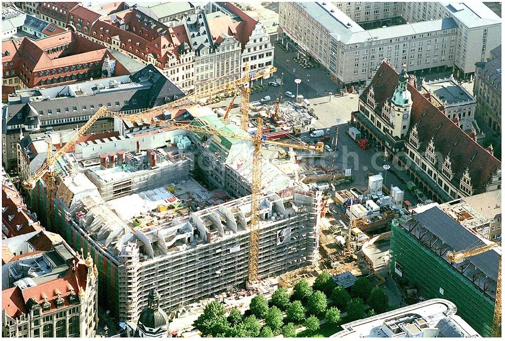 Aerial photograph Leipzig - 27.05.2002 Leipzig / Sachsen, Blick auf die Baustelle Kaufhaus Bräuninger für den Geschäfts- und Bürokomplex der Unternehmensgruppe Stoffel am Alten Markt, nördlich vom Leipziger Hauptbahnhof